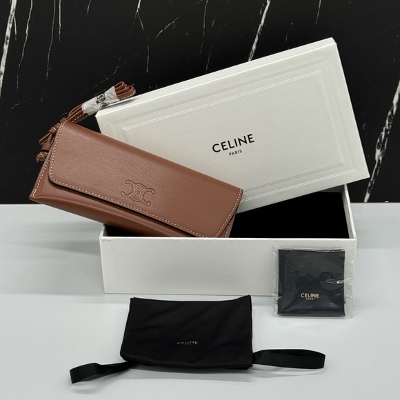 NEW CELINE TRIOMPHE SUNGLASSES BAG NEW CELINE TRIOMPHE BROWN POUCH CROSSBODY BAG - Picture 2 of 6